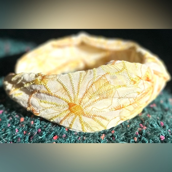 ‼️RARE‼️🎸ANTHROPOLGIE🎸🔥NWOT🔥Yellow Embroidered Sunburst Headband - Picture 6 of 16